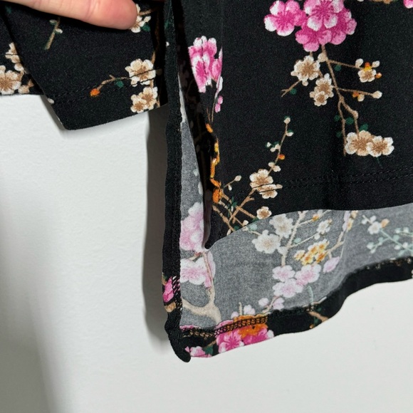 Natori Cherry blossoms print soft kimono tunic top Asian inspired black pink M - Picture 6 of 8